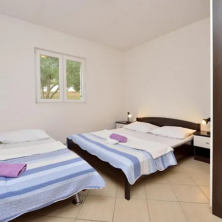 Family Friendly With A Swimming Pool Drage, Biograd - 5904 Apartamento Drage